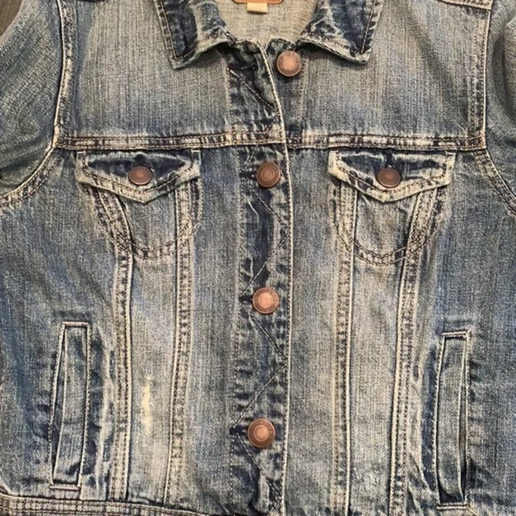 American Eagle Distressed Denim Trucker Jacket (Trucker Jacket) - Picture 8 of 8